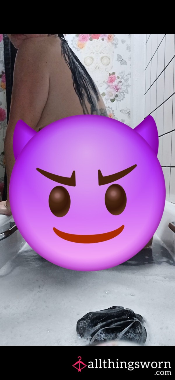 10 Pics OfSoapy Bath Time With Feet Close Ups