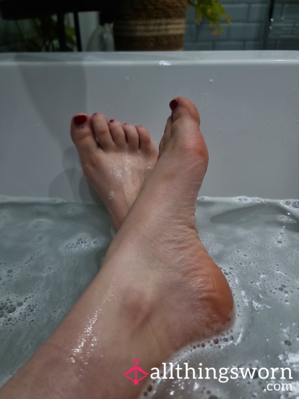 Soapy Feet In Bath 🧼