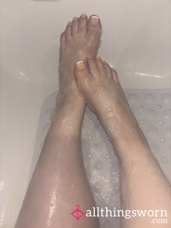 Feet Splashing In The Shower 🫧🦶🏼