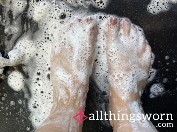 🛁 Soapy Shower Feet – Wet, Slippery & Teasing 💦