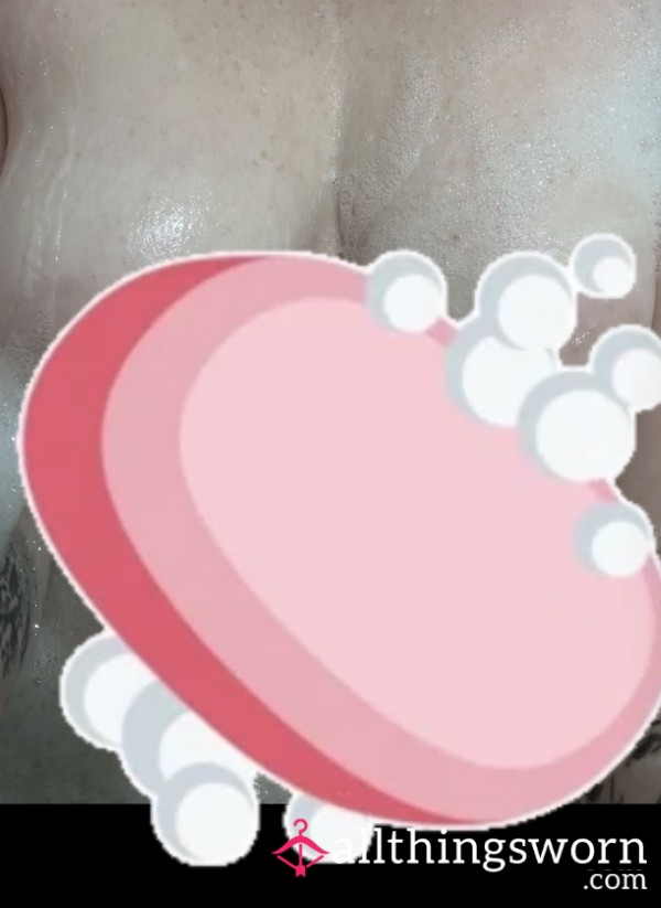Soapy Tits 🫧🫧