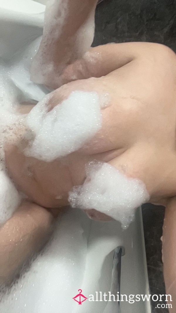 Soapy Tittys, A**, And A**hole🤭