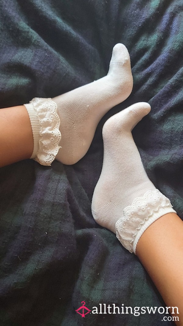 Sockies!! Frilly Socks - White