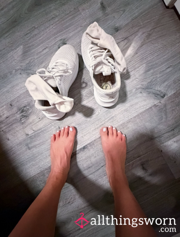 Socks - 1 Hour Uphill Walk In 80-degree Weather 🔥