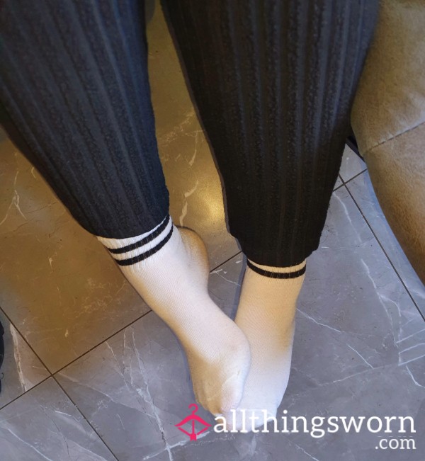 Socks & Leggings Duo With 24hr Wear 🧦💋