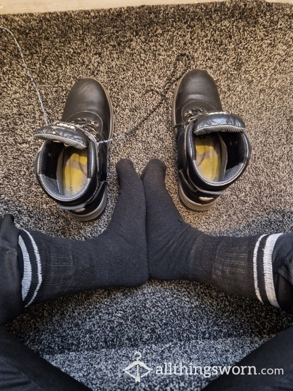 28 Day Wear Socks Mexican Standoff Who Buys Wins