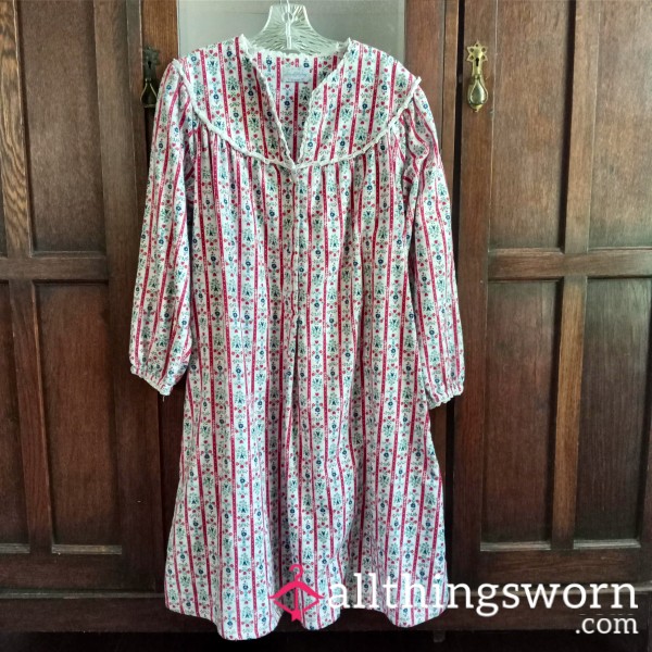 Well Worn Sooooooo Soft Flannel Nightie Flowers Hearts Plus 1X 2X