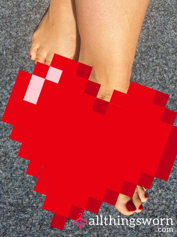 Soft, Glistening Feet Warmed By The Sunshine💋