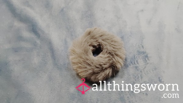 🌫️ Soft Grey Fluffy Scrunchie 🌫️