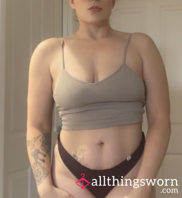 Soft Grey Strappy Crop Top / Size M 📦 UK Delivery Included 🌍 International Shipping Available 📸 Photo Set Included 🔥