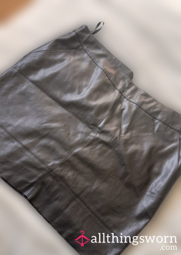 Soft Leather Look XL Skirt With Back Zip . Comes With Free Uk Postage And Vac Sealed . Leather Drive Access For Free Also