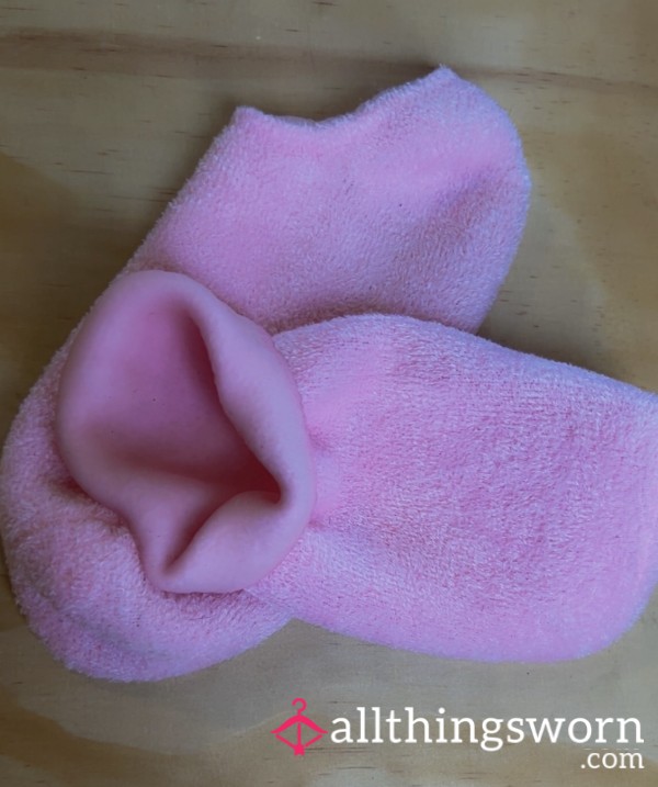 Soft Pink Aloe Socks With Jelly Lining.