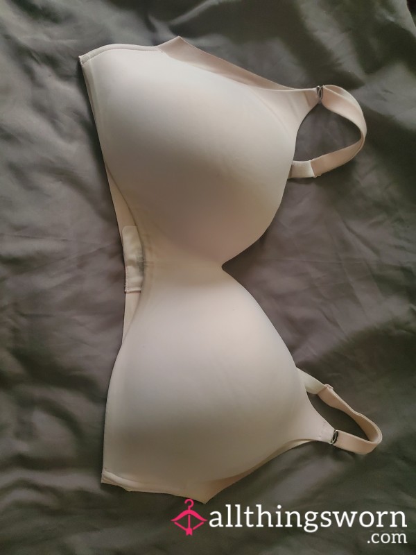 Soft Pink Double D Bra Can Fit Over Your Head Lol
