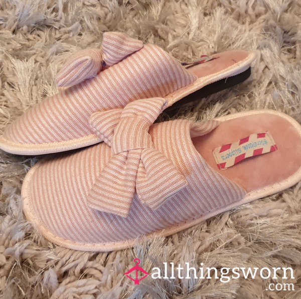 💕Soft Pink Slippers🥿