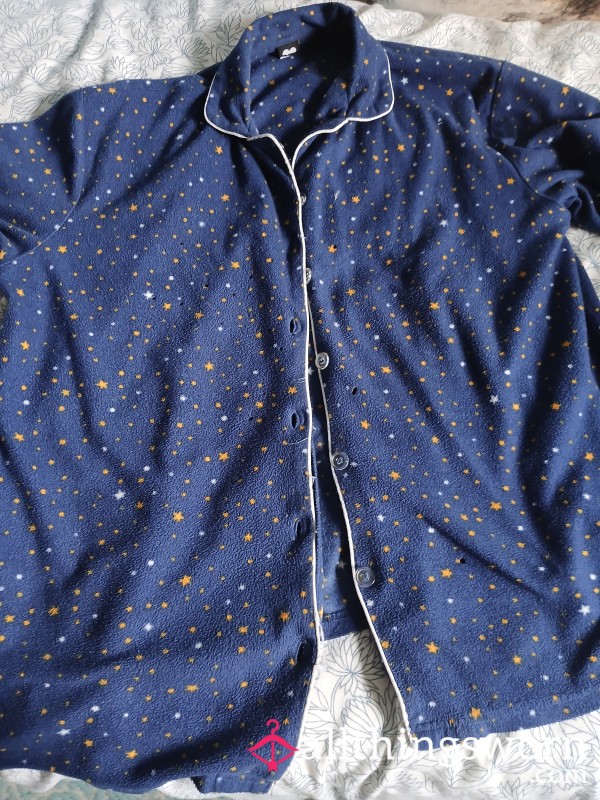 Soft Pyjama Top. Smells Strongly Of Sweat.