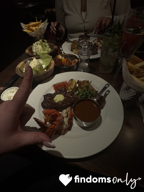 Soft Toes, Full Plate, And A Waiting Wallet… How Cute Would It Be If It Were Yours? 😏