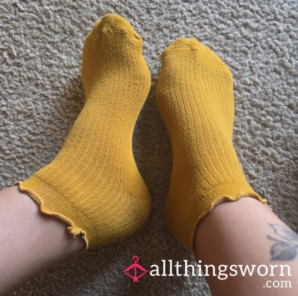 Soft Yellow Ribbed Socks