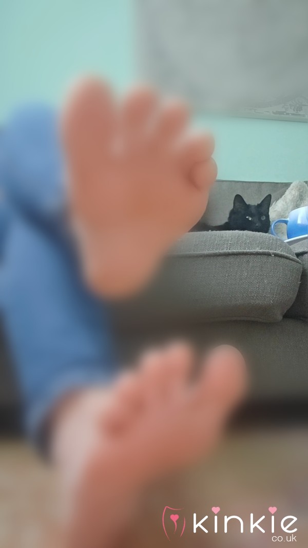 Soles Ignore Video — 10 Mins, Full Soles POV, UK MILF 🖤