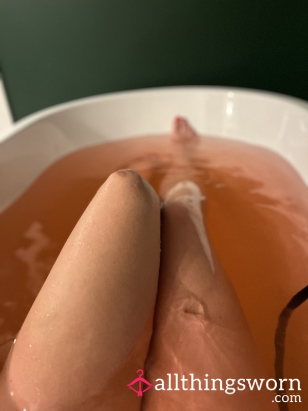 Solo Soaking Bath Time. Unlock To See My Full Wet Breasts.