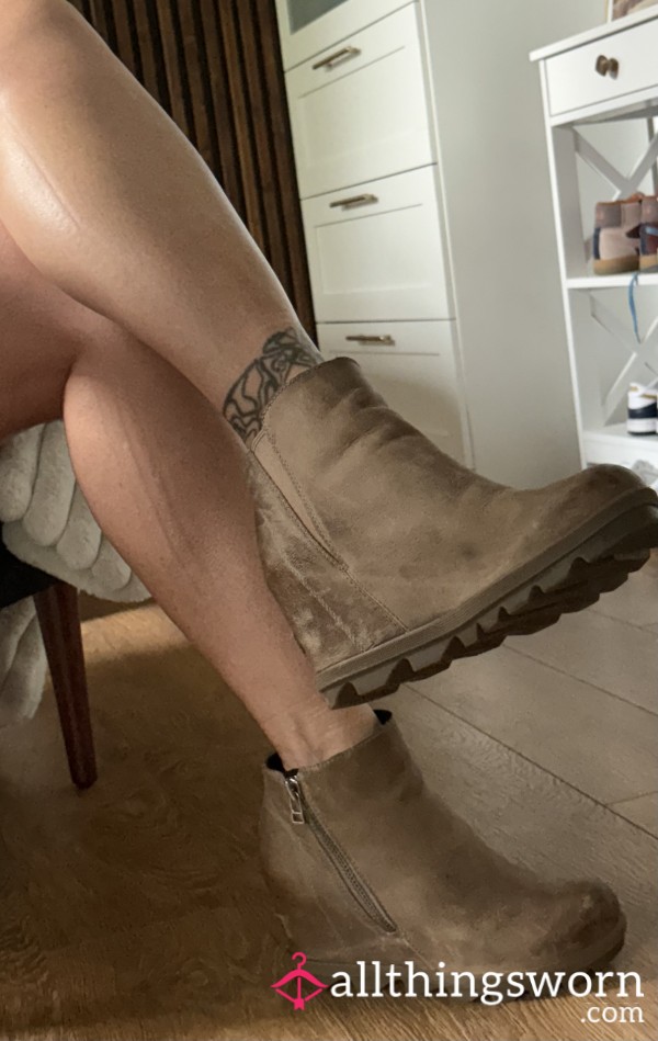 Sorel Leather Booties- So Many Steps In These 👣