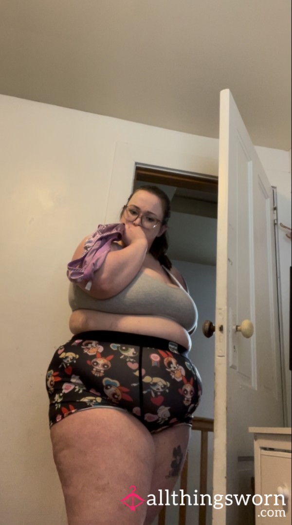 SPH: She M*sturb*tes W You Out Of Pity