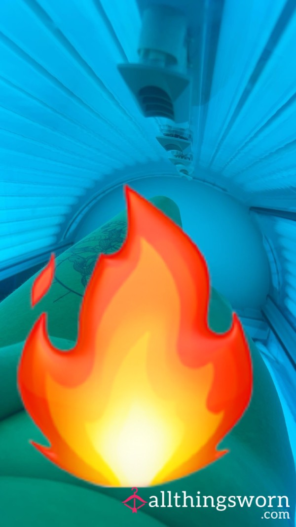 Spicy Nude Sunbed Pics With A Sneak Peak Of The White Toes 👀🌶️✨