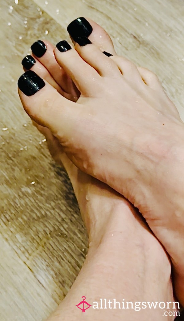 Sp*tting Covered Feet All Wet