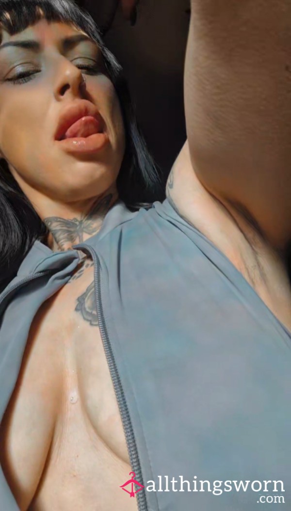 Sp*tty Cleavage&armpit Tease