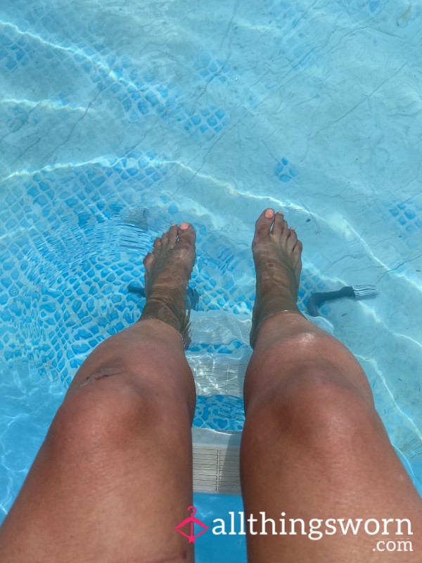 Splashing My Feet And Toes In The P**l