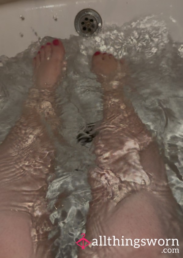 Splashing My Feet In The Bath 💦