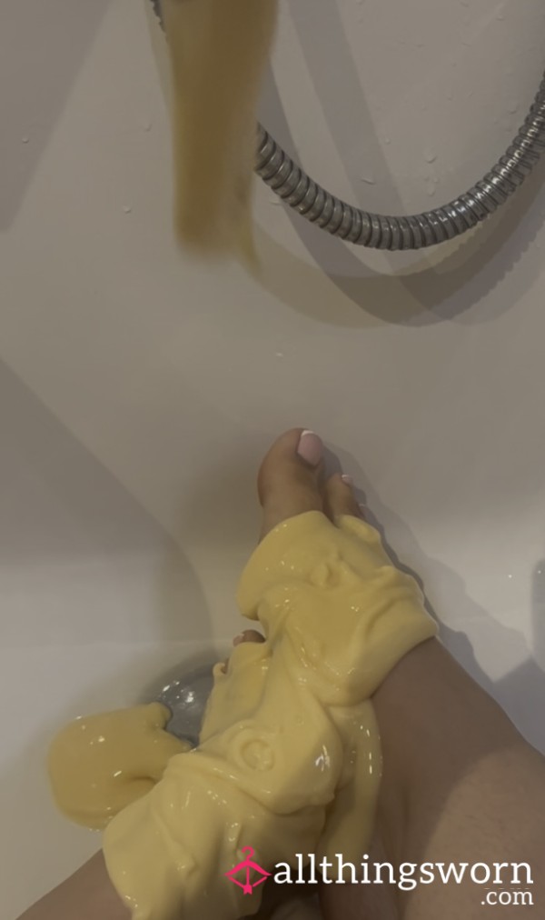 Sploshing In Custard 🦶😋