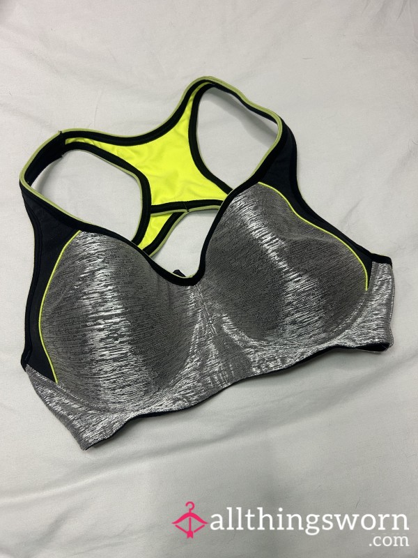 Sports Bra 🖤 Gym Worn Just For You 💋