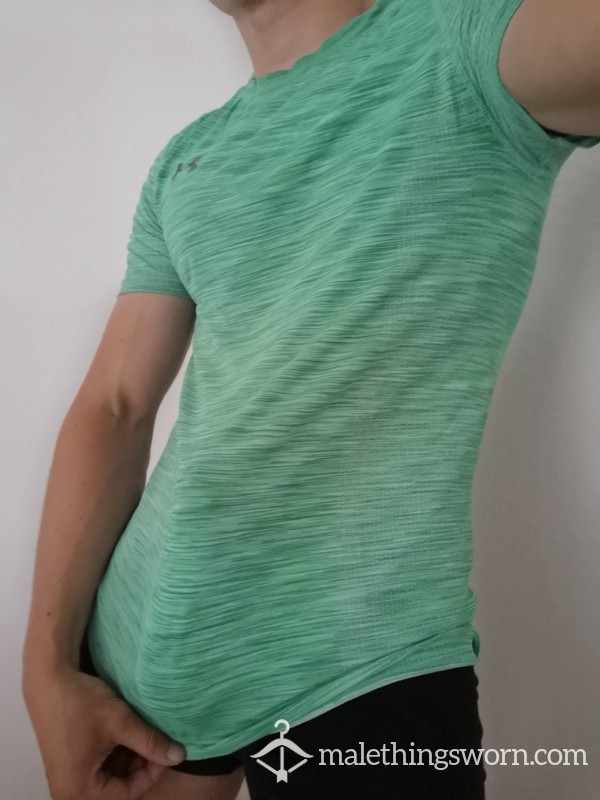 Sports T-shirt, Underarmour, Size M