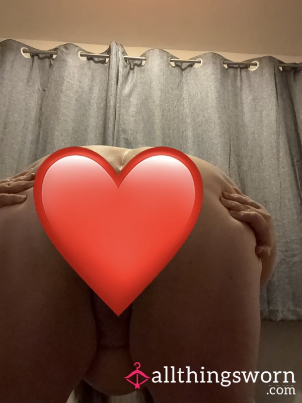 Spreading My Cheeks 🍑