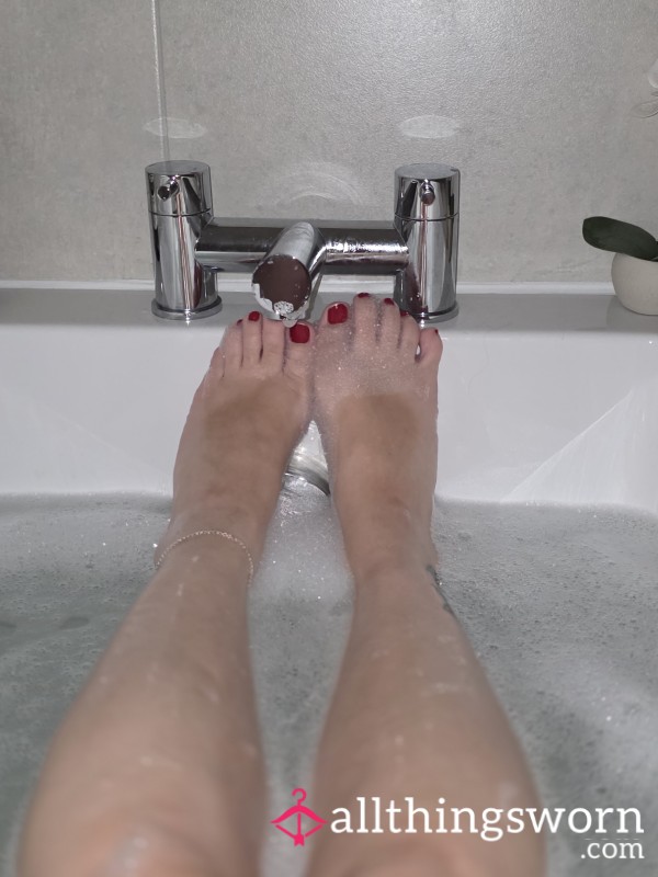Squeaky Clean 🦶💦🫧🛁