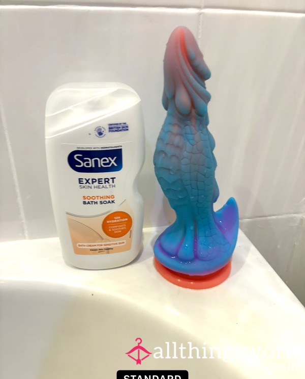 Squeezing A Dragon Di**o Up My A**