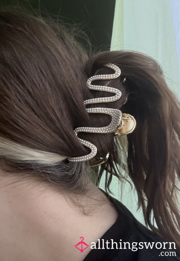 Squiggly Gold W Pearls Claw Clips