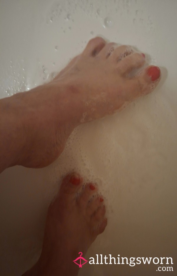 Squinty Cream On Feet