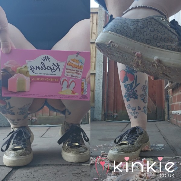 Squishing French Fancies |2:10| 🍰