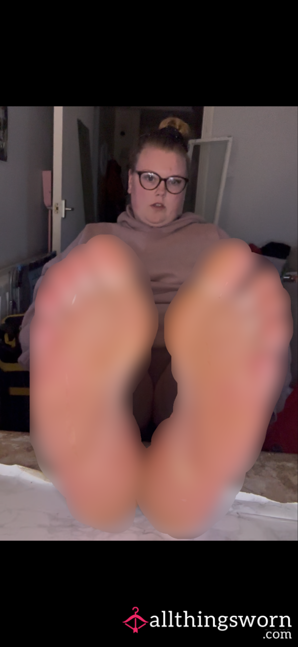 Stare At My Soles While I Wiggle My Toes And Cross My Feet In Silence 👣 2.06