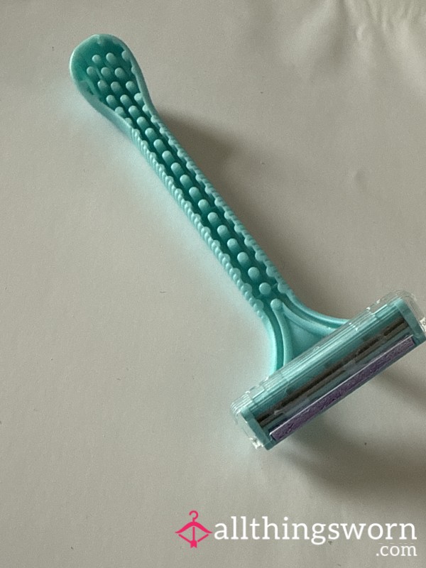 Sta**i’s Personal Used Razor- Fresh From My Shave