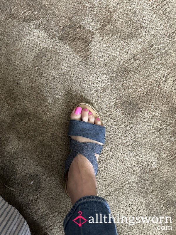 🌸 Step Into Comfort & Style – Pre-Loved Born Sandals! 🌸Worn By Mature Lady