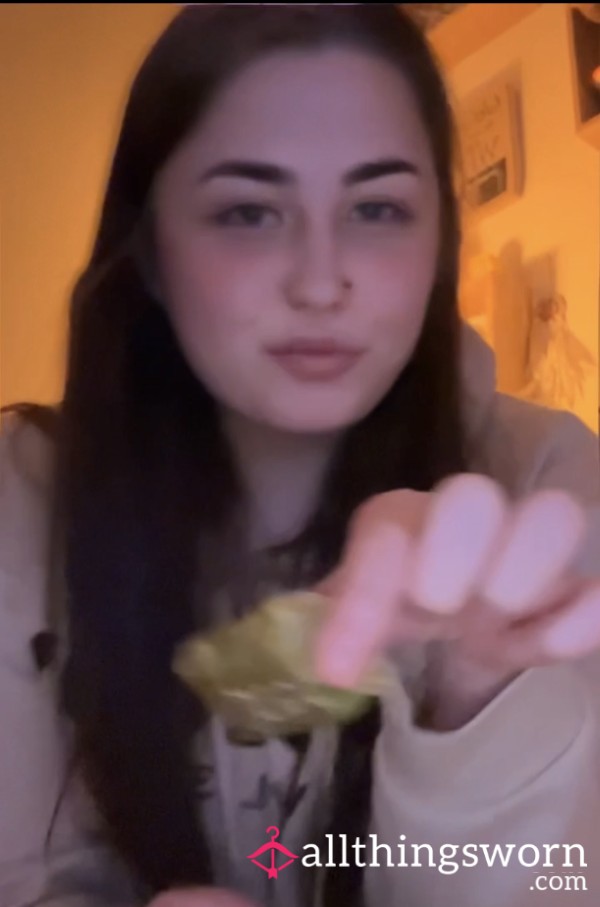 Step Into My Life | Watch My Personality Come To Life While I Eat + Rate New Food | 5:20 🍽️🫧💋