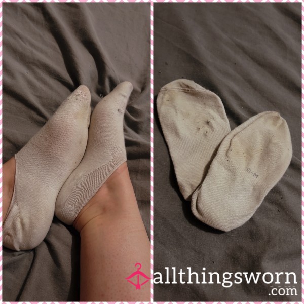 Sticky White Socks! 🧦