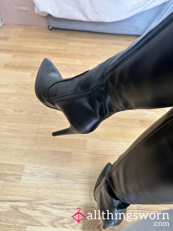 Stiletto Knee High Boots 🖤