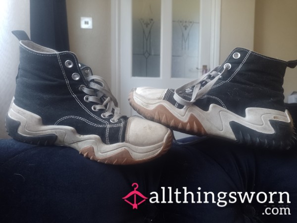 Stinking Baseball Trainers With Pics 👟