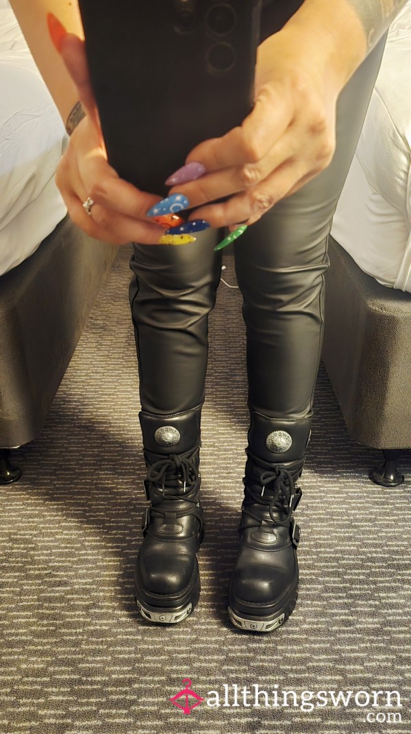 Stinking Metal Heads Concert Socks 🤟💃