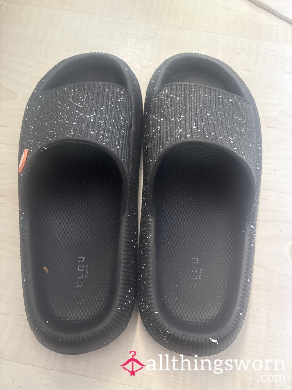 Stinkt Slippers 😇🦶