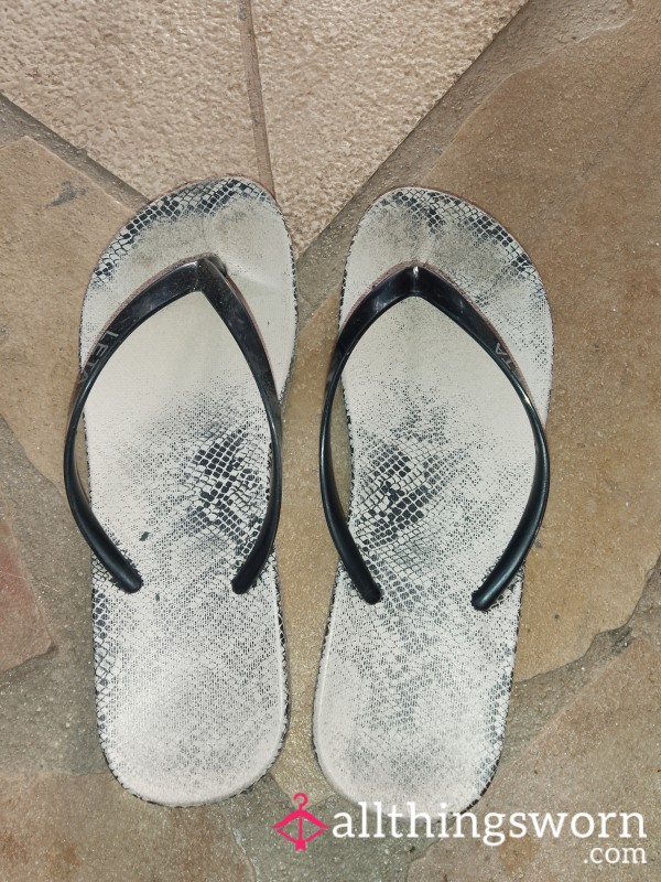 Stinky And Toe Indented Flip Flops