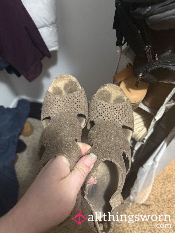 Stinky Beige Wedges